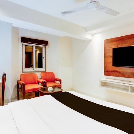 Super Townhouse Padav Square Gwalior Formerly Hotel Shelter מראה חיצוני תמונה