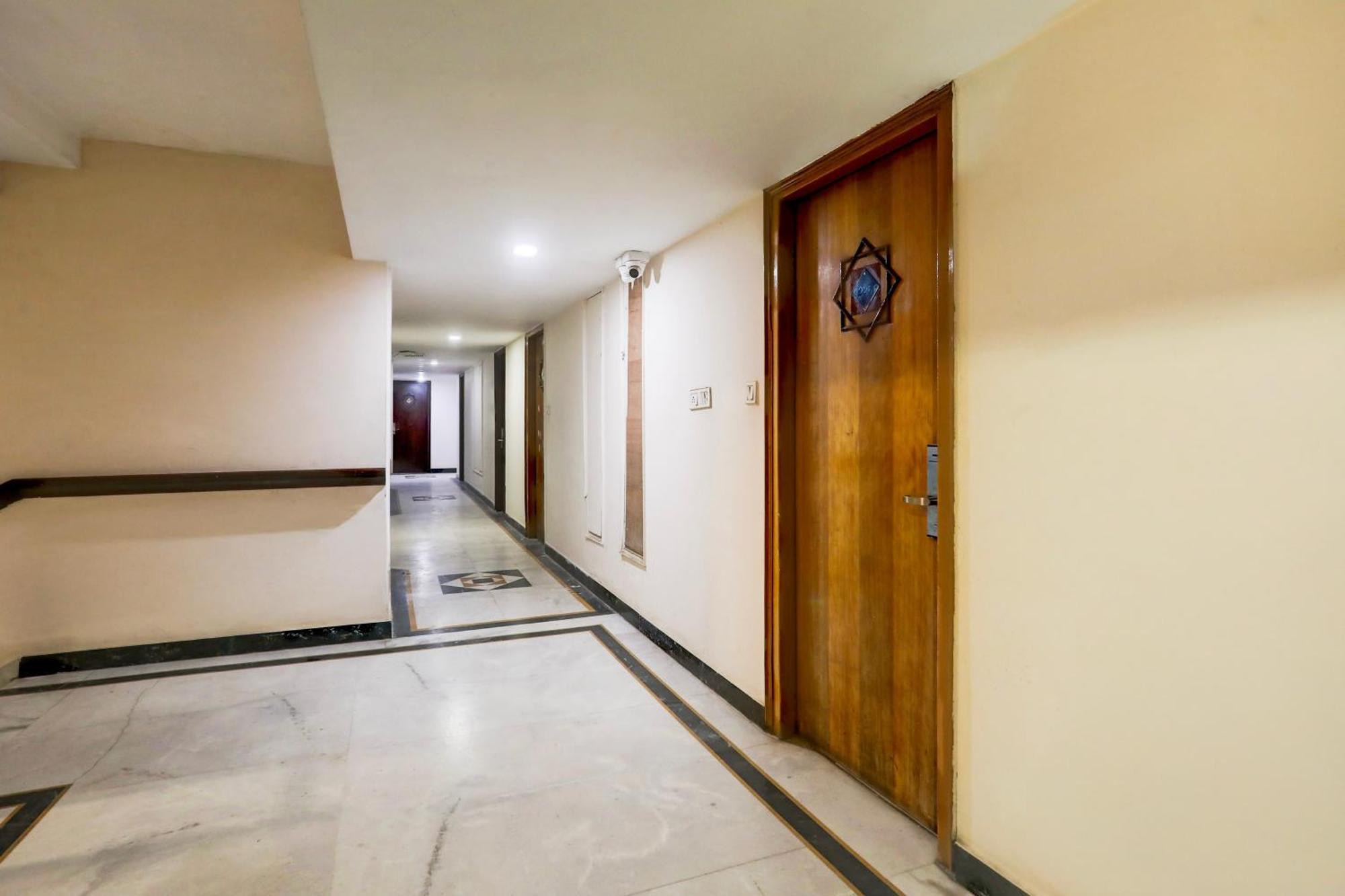 Super Townhouse Padav Square Gwalior Formerly Hotel Shelter מראה חיצוני תמונה